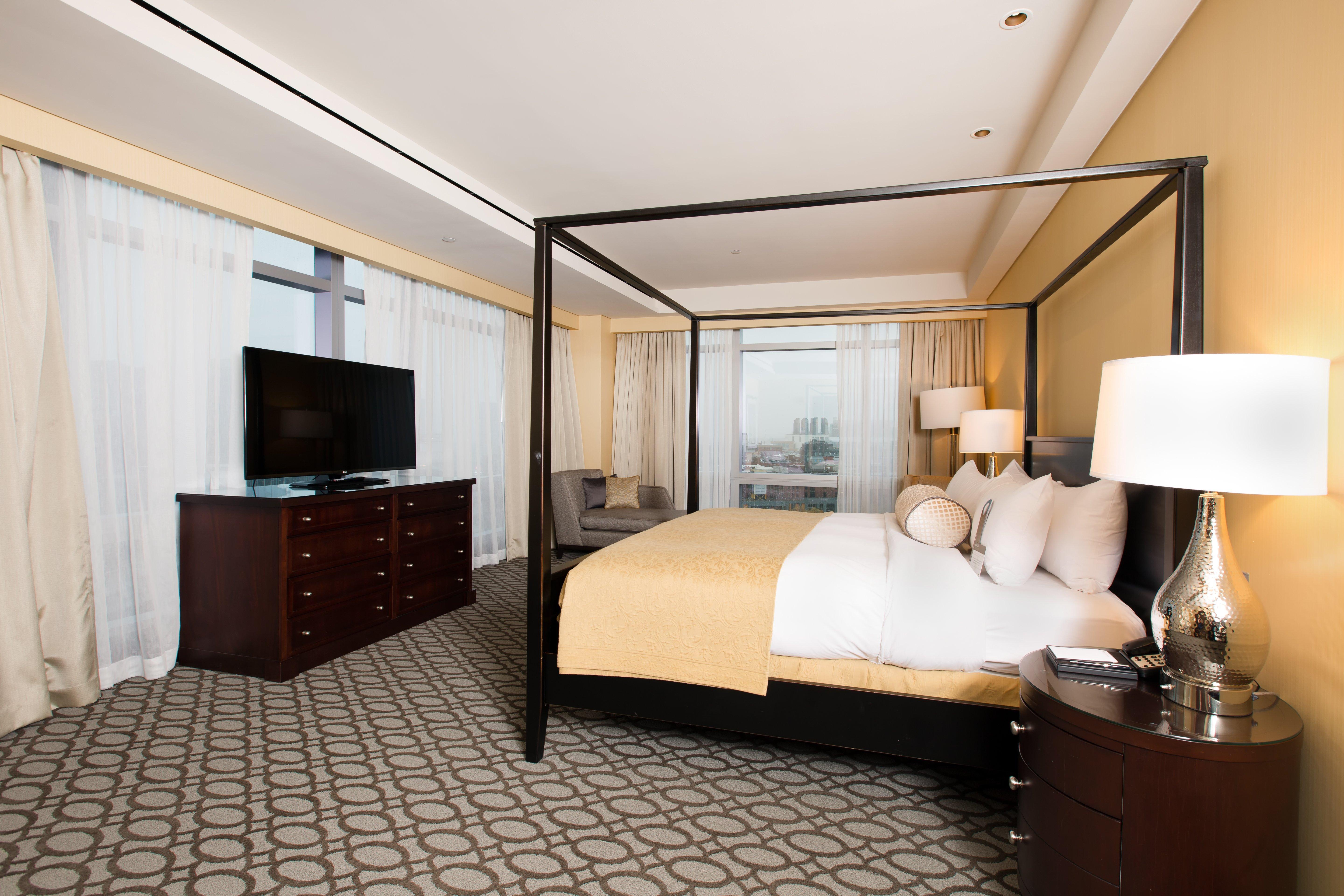 Intercontinental Boston By Ihg Hotel Kültér fotó A bedroom at the Four Seasons Hotel