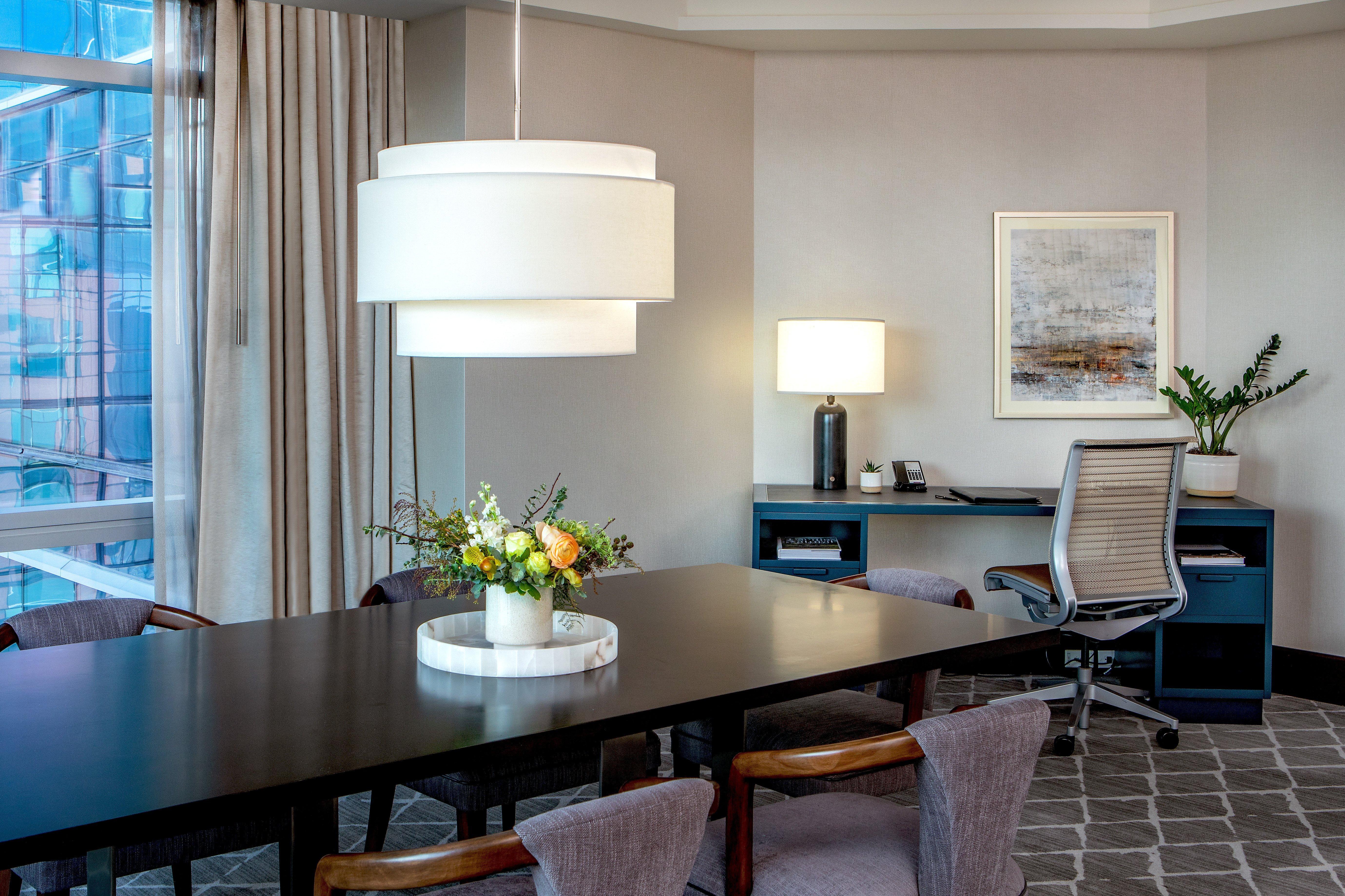 Intercontinental Boston By Ihg Hotel Kültér fotó The interior of a typical suite at the Ritz-Carlton