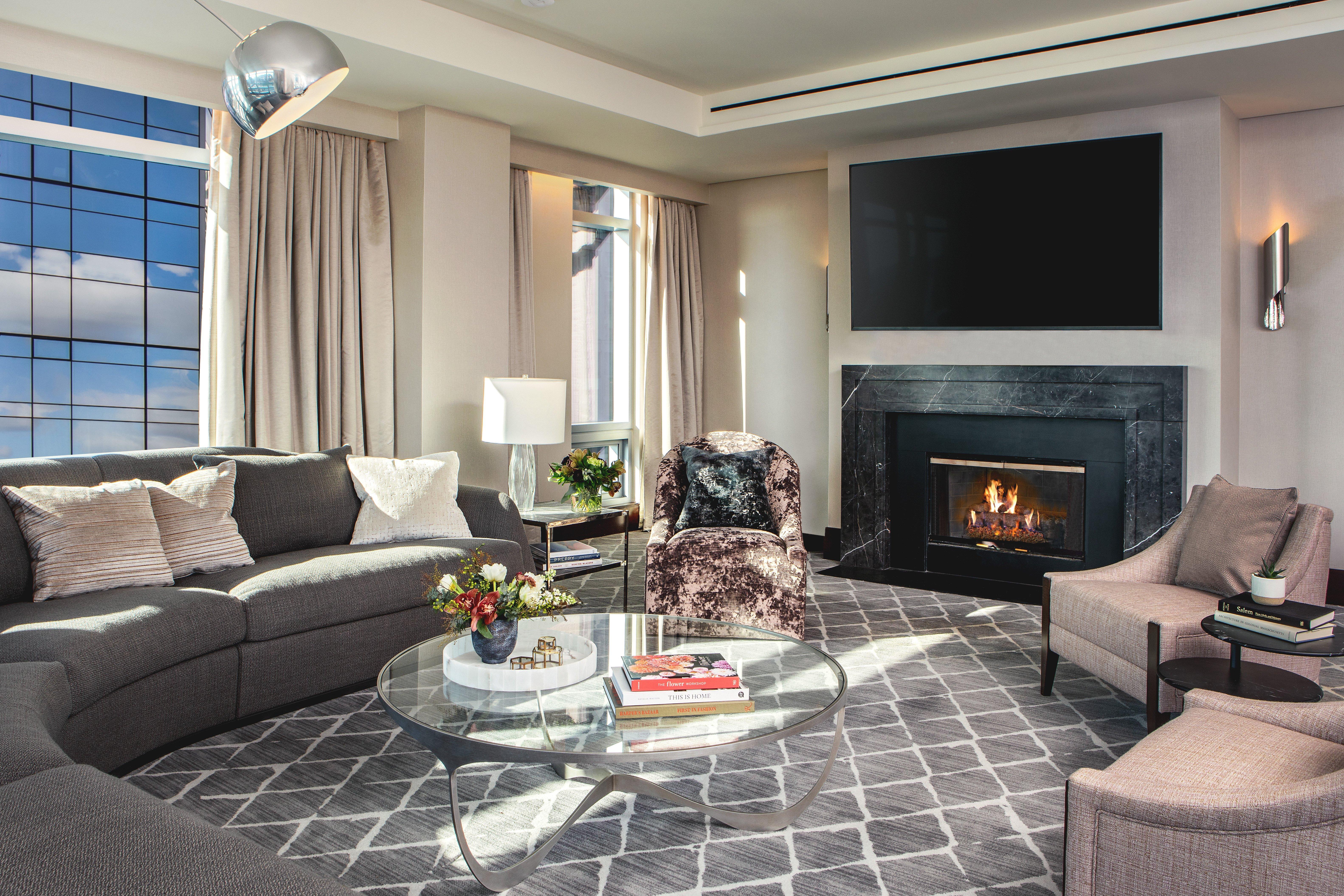 Intercontinental Boston By Ihg Hotel Kültér fotó The living room of a suite at the Mandarin Oriental Washington DC