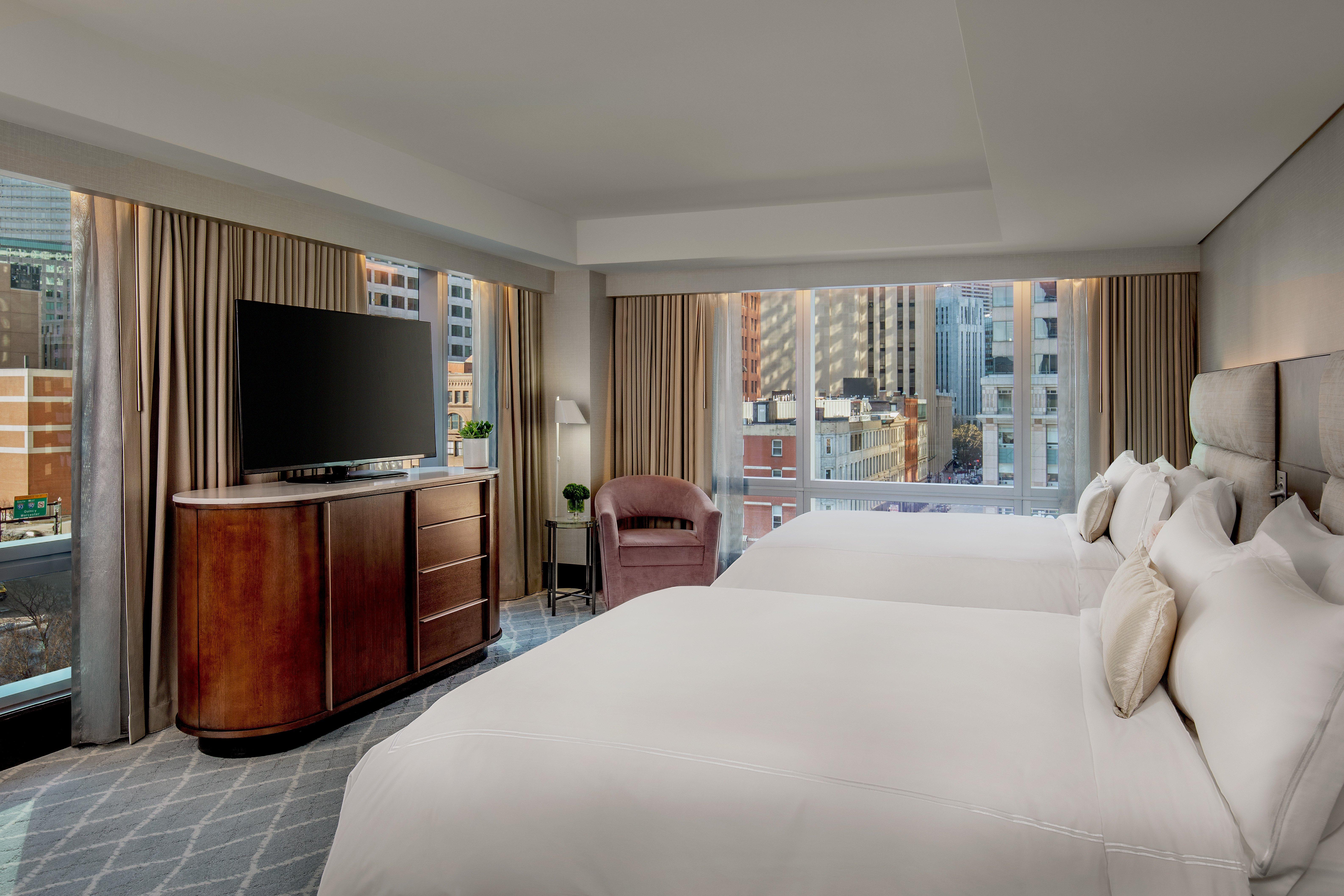 Intercontinental Boston By Ihg Hotel Kültér fotó A guest room at the Waldorf Astoria Chicago