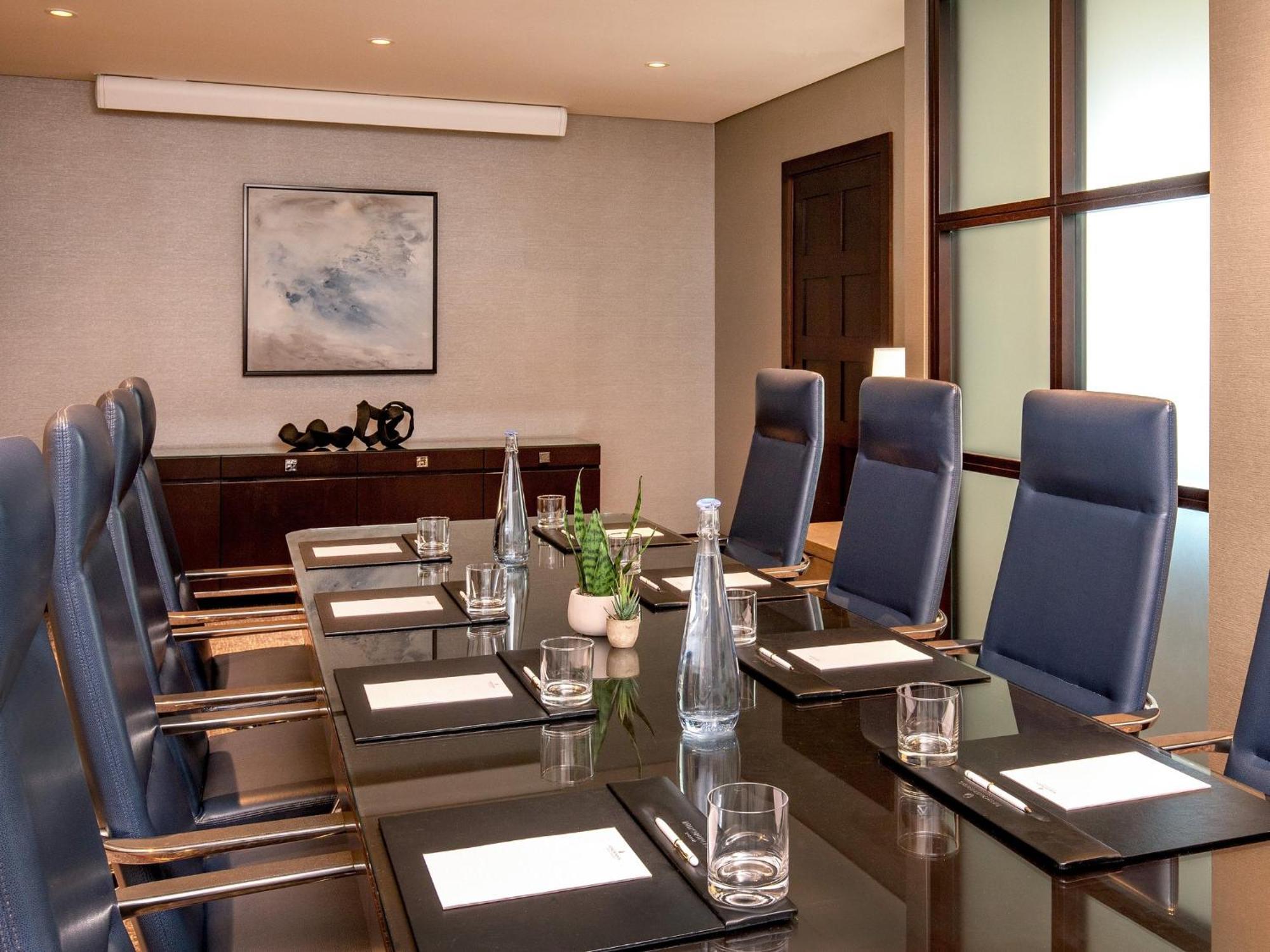 Intercontinental Boston By Ihg Hotel Kültér fotó Boardroom at the Four Seasons Hotel, London